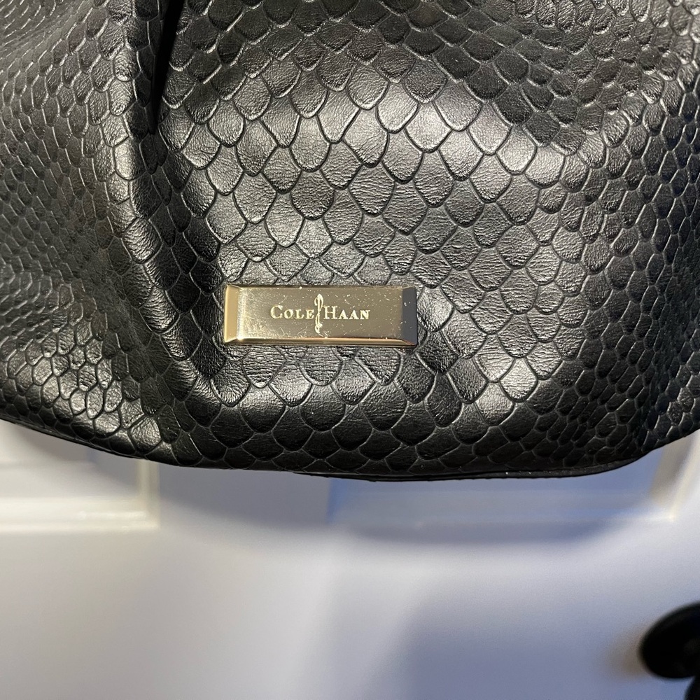 Cole Haan Black Leather Pebbled Leather Drawstring Hobo Shoulder Bucket Bag - Picture 2 of 9